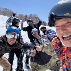 社員スキーの様子。仲良し!